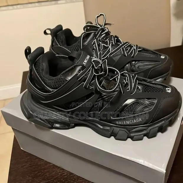 Balenciaga Track Black · Photo 1