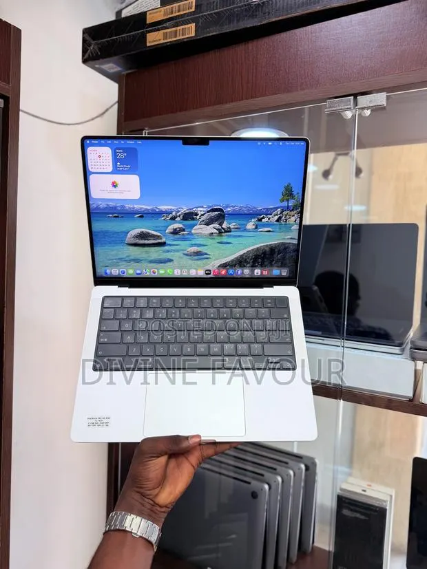 Laptop Apple MacBook Pro 2023 M3 8GB Apple M3 Pro SSD 512GB