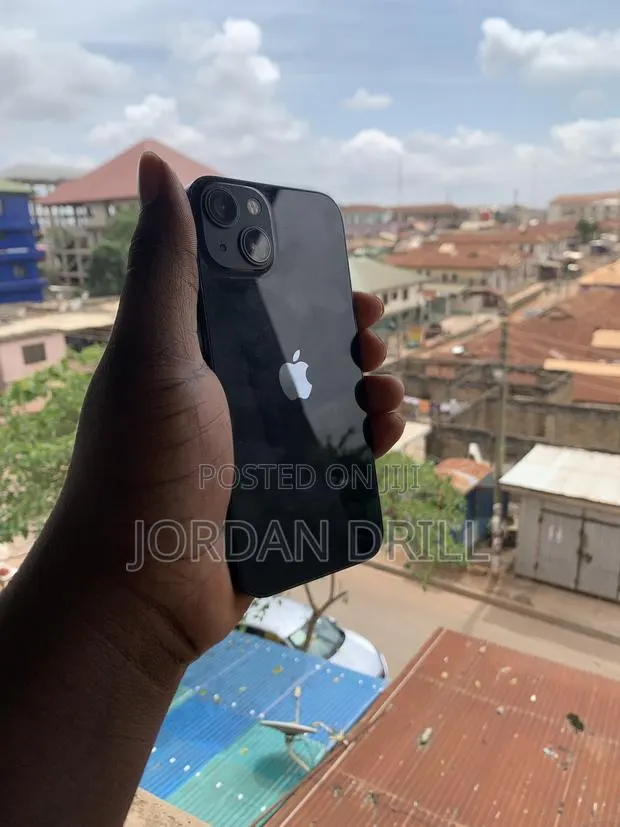 Apple iPhone 13 128 GB Black · Photo 1