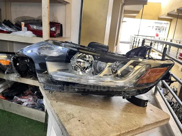 Mitsubishi Outlander 2016-2021 Headlight Double Yolk/ High · Photo 1