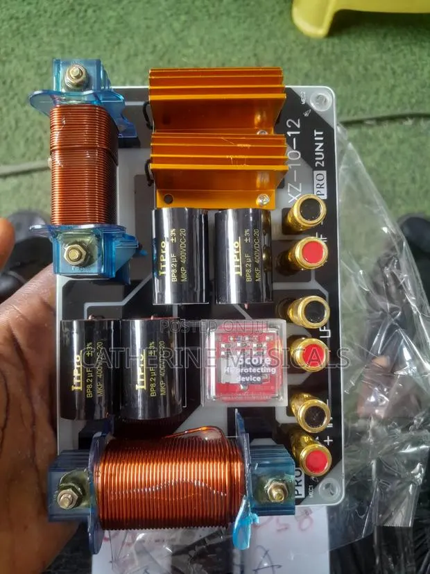 2 Way Speaker Crossover 1800 Watt · Photo 1