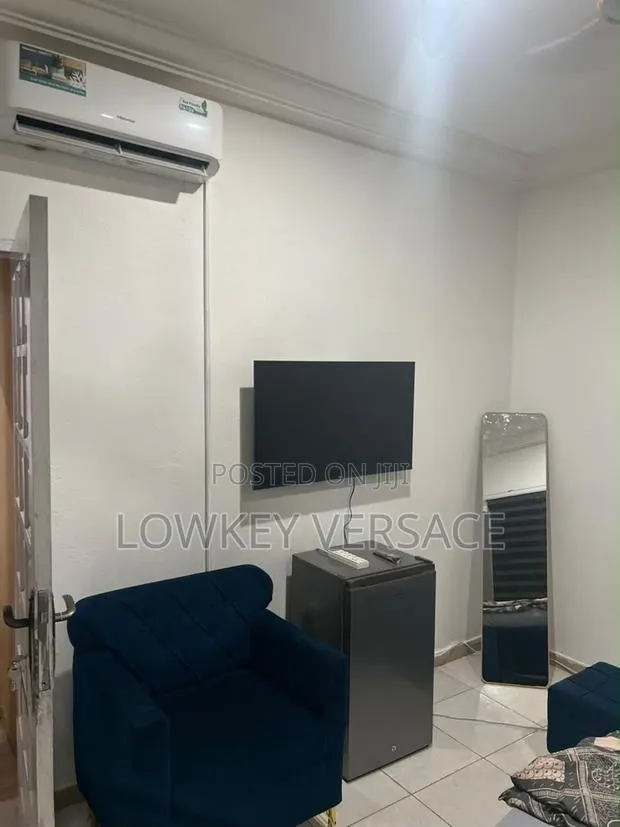 Furnished Room + DSTV+ Starlink + Generator + Self Catering(Kitchen) · Photo 1