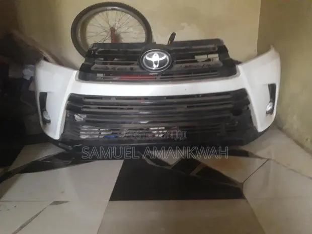 Neat 2017 Toyota Highlander · Photo 1