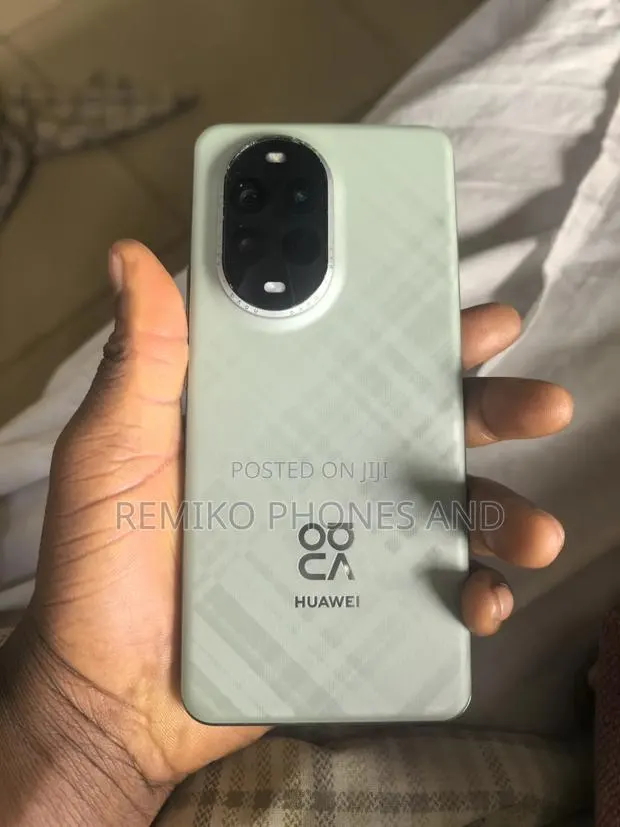 Huawei nova 13 Pro 512 GB Green · Photo 1