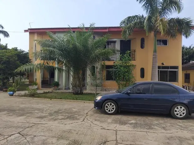 8bdrm House in Tema Com6 for rent · Photo 1