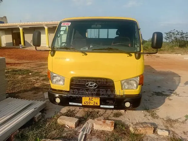 Foreign Used Hyundai Mighty. 2010 Yellow · Photo 1