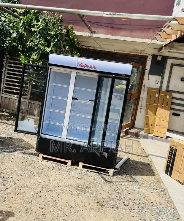 Uniquely Pearl PVC-1540-28ab 3 Door Display Fridge. · Photo 1