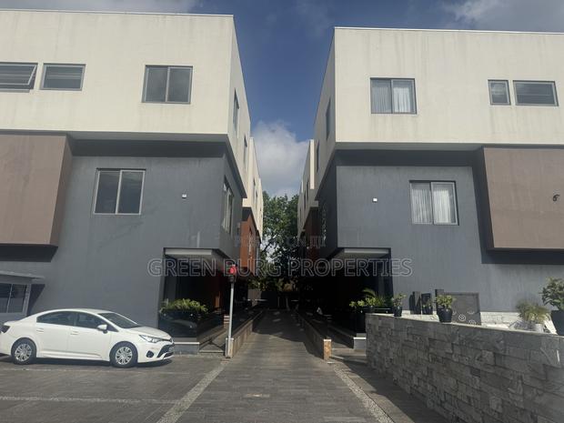 Furnished 5bdrm Townhouse / Terrace in Green, East Legon for rent · Photo 5