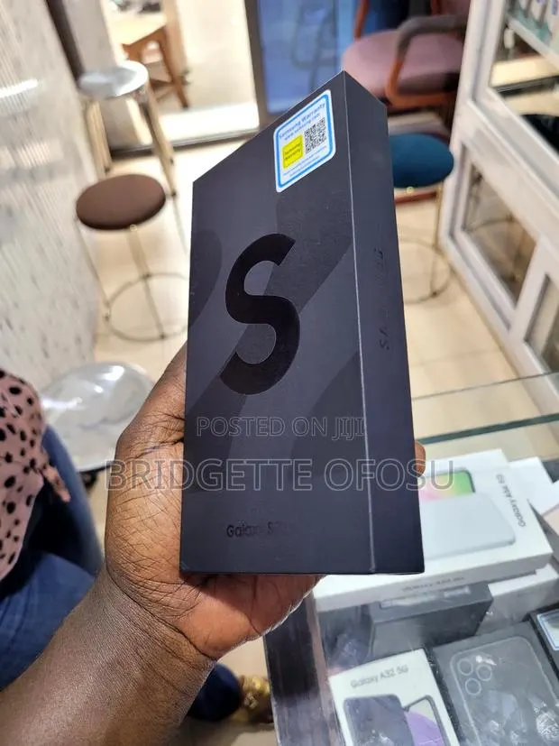 New Samsung Galaxy S22+ 5G 128 GB Black · Photo 1