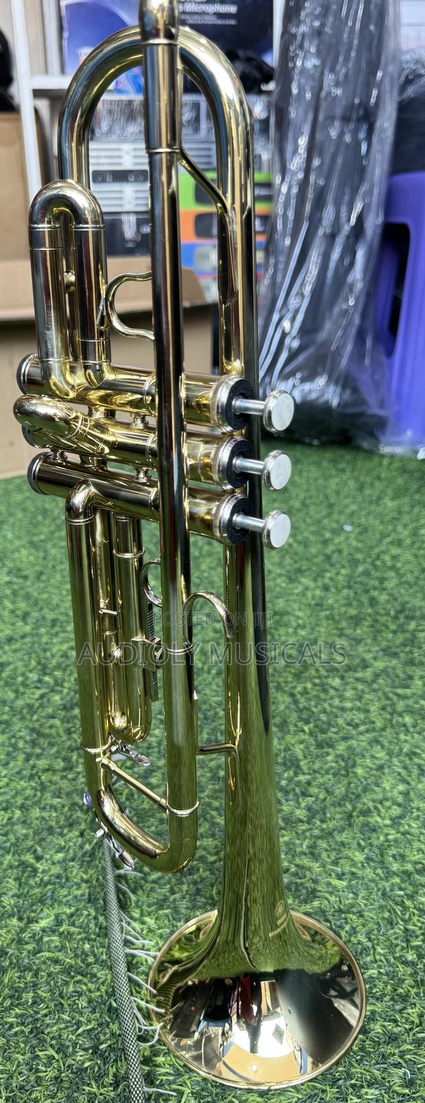 Yamaha Golden Colour Trumpet · Photo 2
