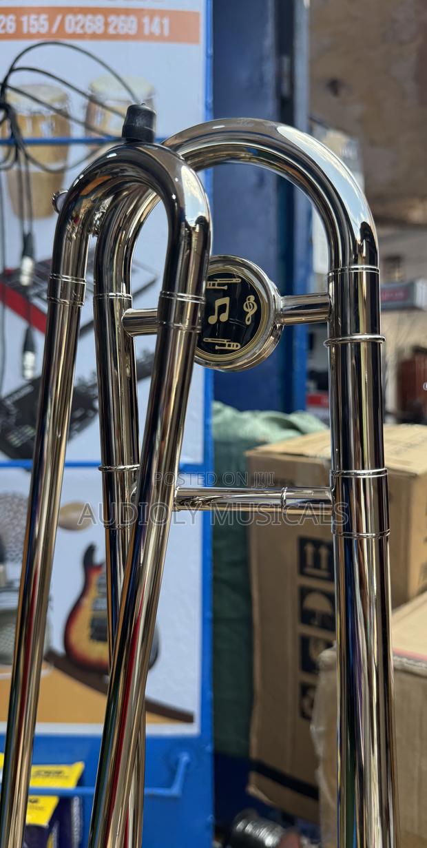 Trombone Gold Colour · Photo 2