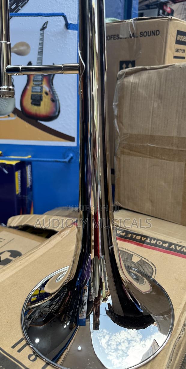 Trombone Gold Colour · Photo 4