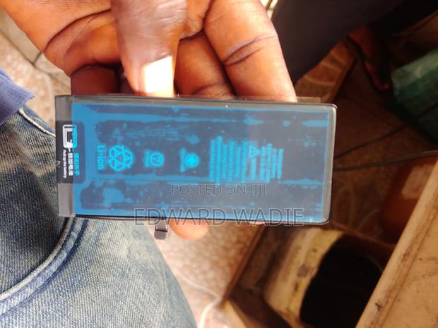iPhones Battery · Photo 2