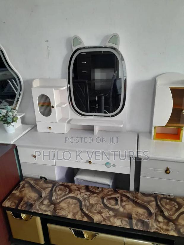 Dressing Mirror or Dresser With 2 Drawers for Sale · Photo 1