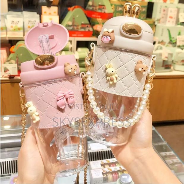 Kids Portable Plastic Water Bottle With Straw · Photo 1