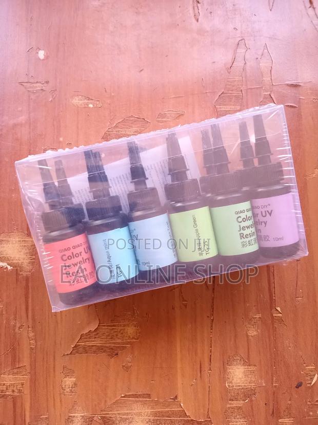 12 Pieces Colors Set Uv Pigment for Epoxy Resin Arts Crafts · Photo 1