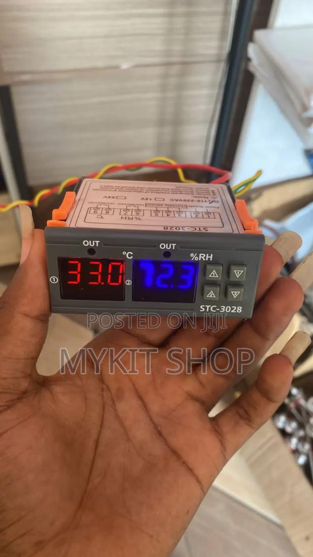 Stc3028 Temperature and Humidity Controller · Photo 2