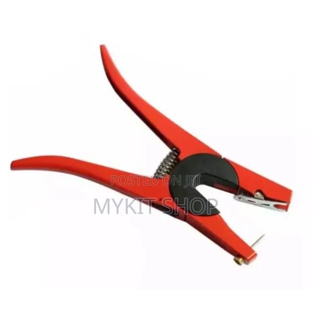Ear Tag Applicator · Photo 1