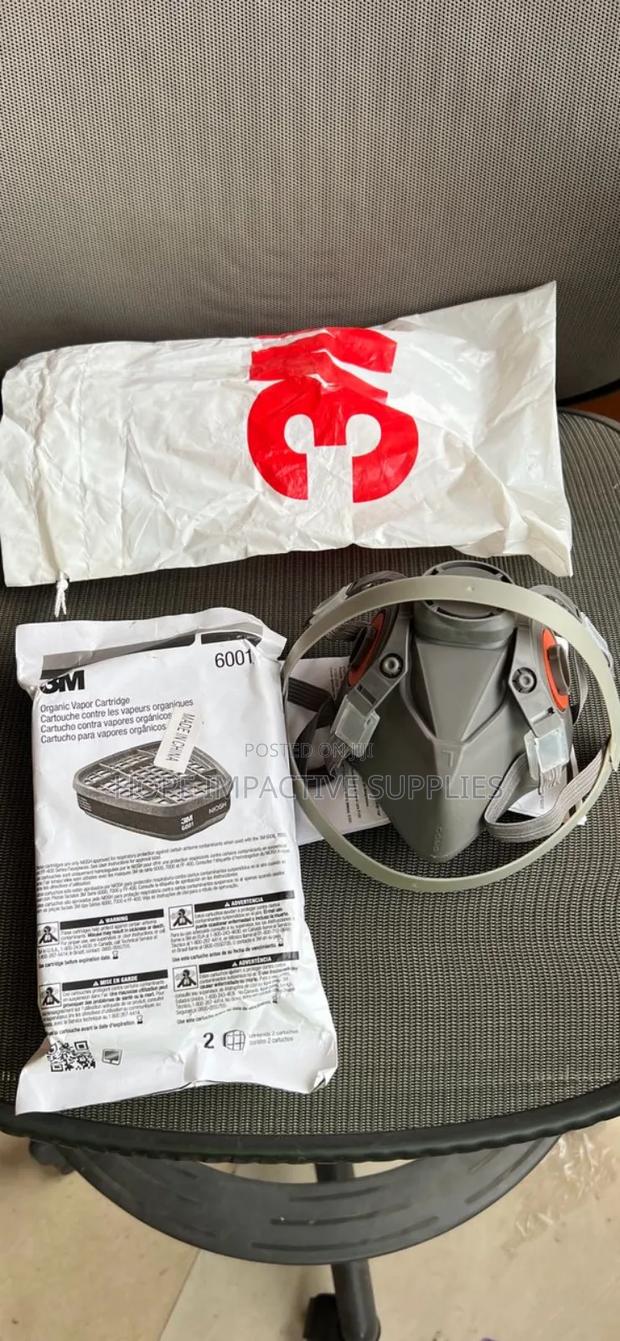 3m Half Face Mask With Cartridges. · Photo 1