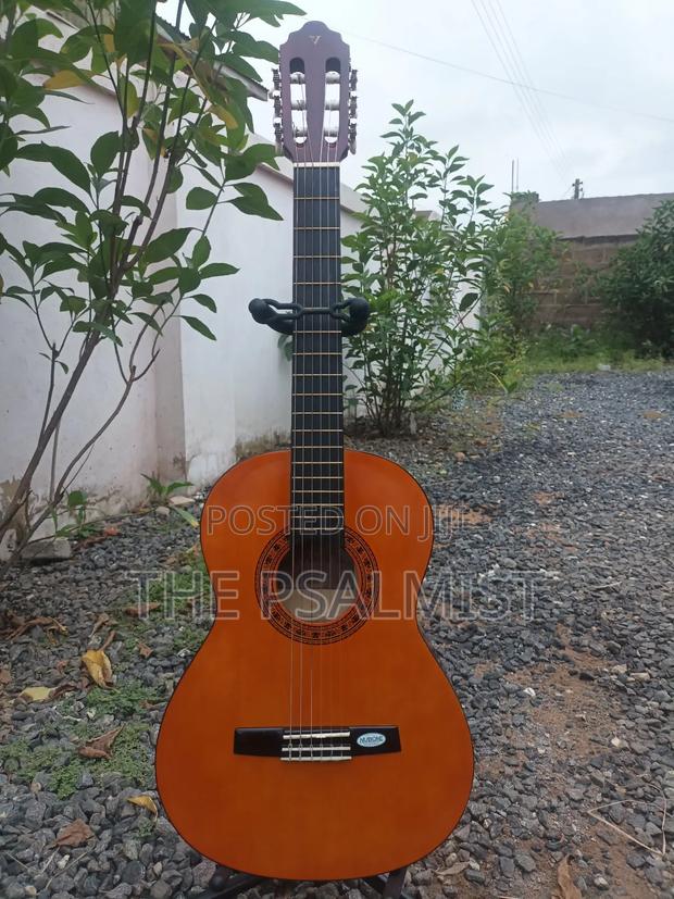 Desde 1972 Valencia Cg160 3/4 Classical Guitar · Photo 1