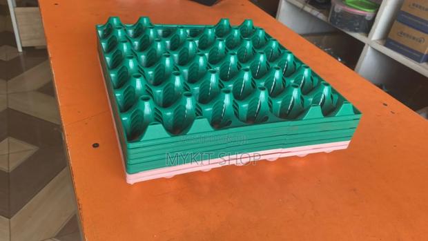 Plastic Egg Crate · Photo 1