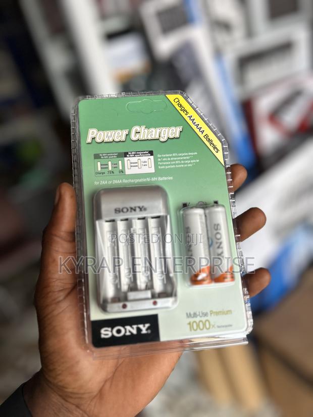 Rechargeable Battery Charger · Photo 1