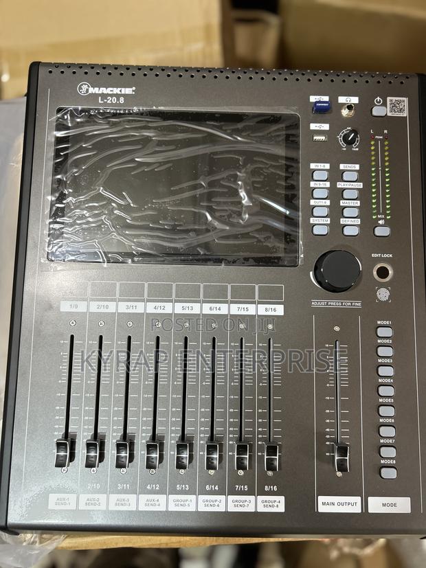Mackie L20.8 Digital Mixer · Photo 1
