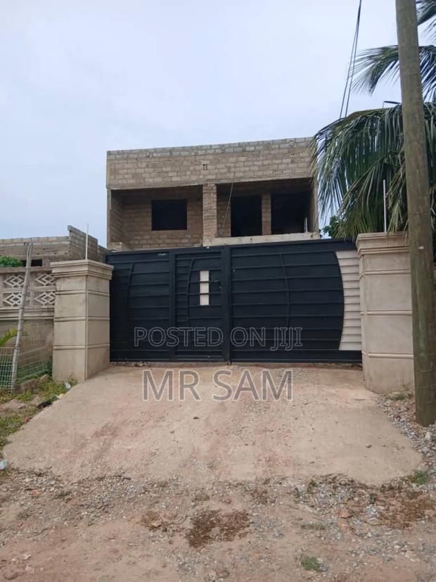 4bdrm House in Red-Top, West Hills Mall Area for sale · Photo 2