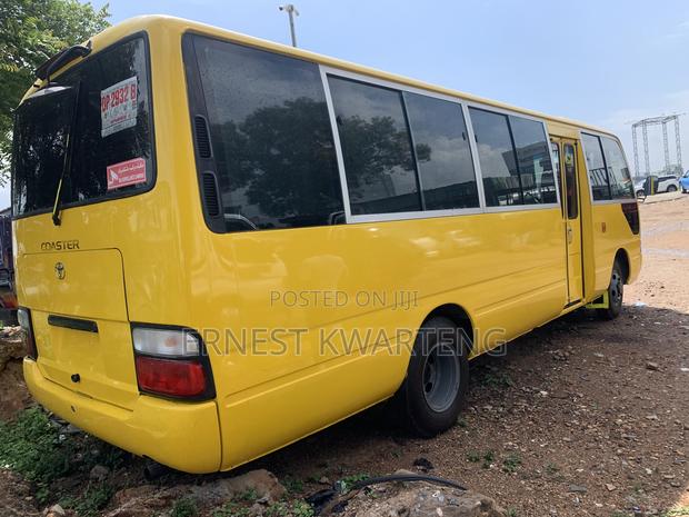 Toyota Coaster 2014 Yellow · Photo 2
