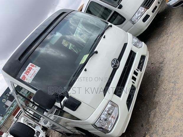 Toyota Coaster 2019 White · Photo 4