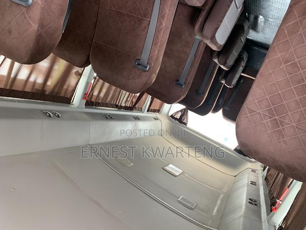Toyota Coaster 2019 White · Photo 6