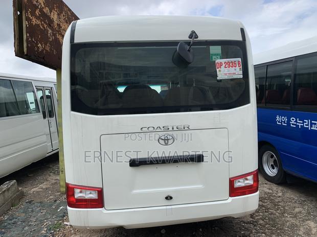 Toyota Coaster 2019 White · Photo 2