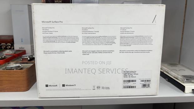 New Microsoft Surface Pro 11th Edition, a Copilot+ PC 16GB SSD 256GB · Photo 3