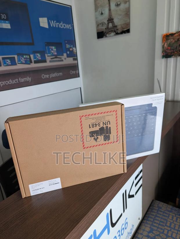 New Laptop Microsoft Surface Pro 10 16GB Intel Core Ultra 5 SSD 256GB · Photo 1