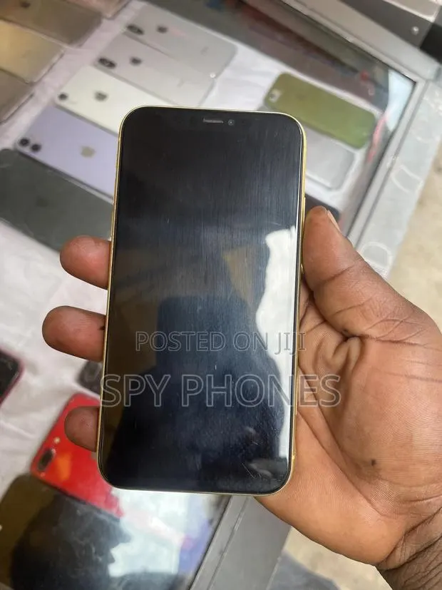 Apple iPhone 11 64 GB Yellow · Photo 1