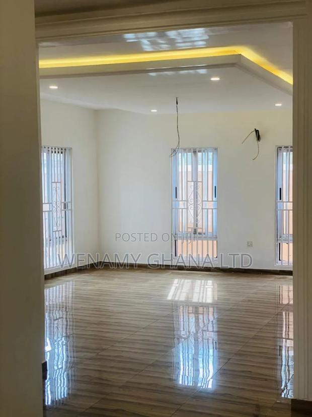 5bdrm House in Community 25, Tema Metropolitan for sale · Photo 5