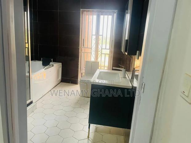 5bdrm House in Community 25, Tema Metropolitan for sale · Photo 8