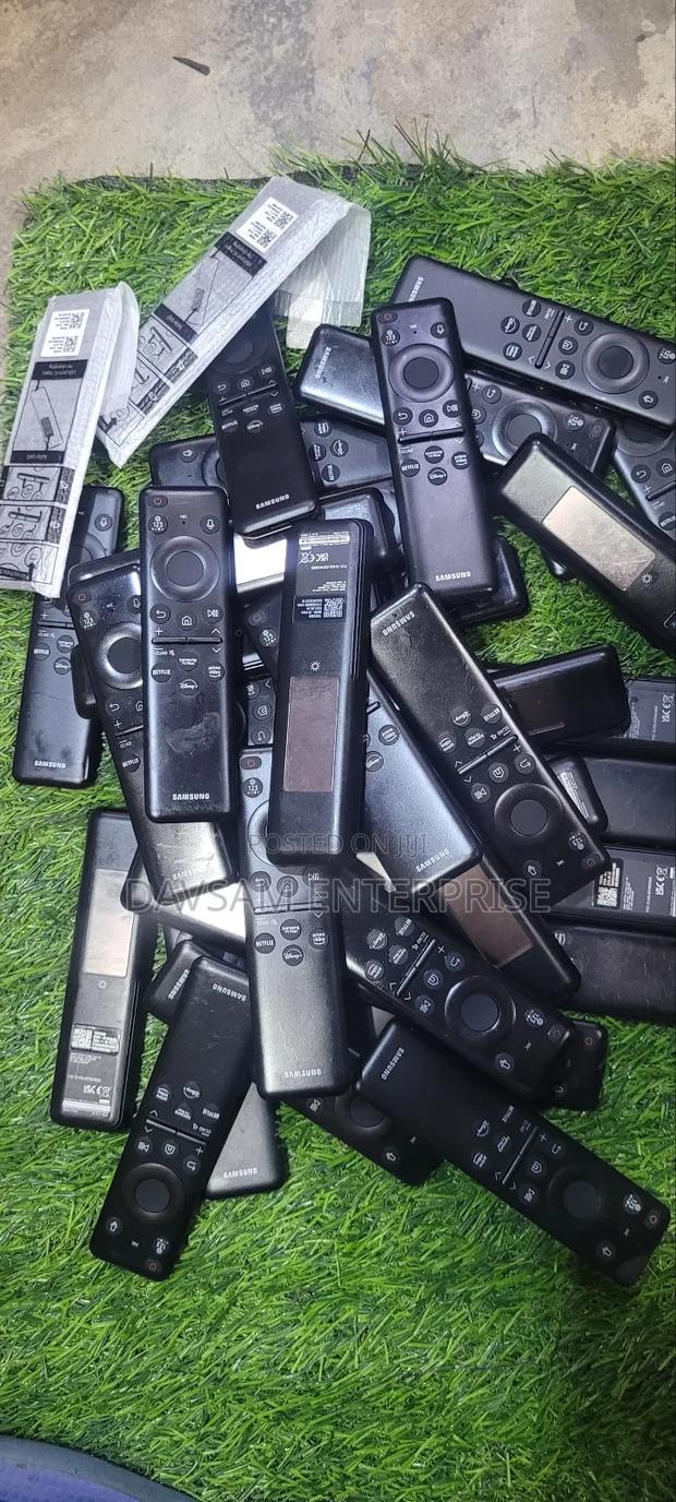 Samsung Solar Charger Voice Used Remote · Photo 1