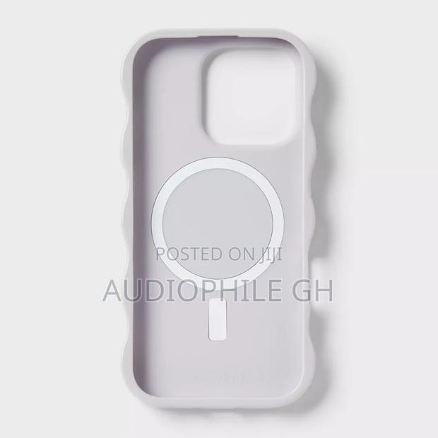 Heyday Apple iPhone 16 Pro Case With Magsafe · Photo 4