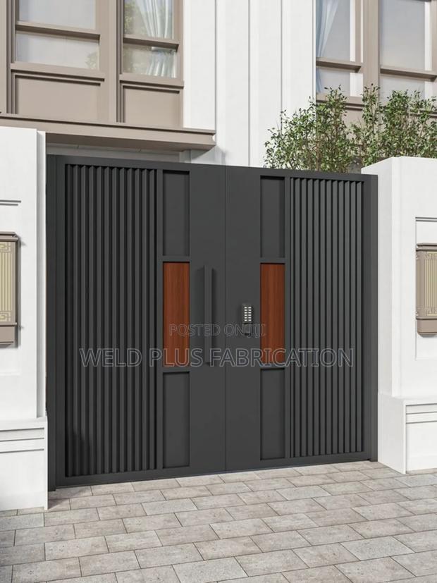 Fence Gate Made of Tough Materials · Photo 1