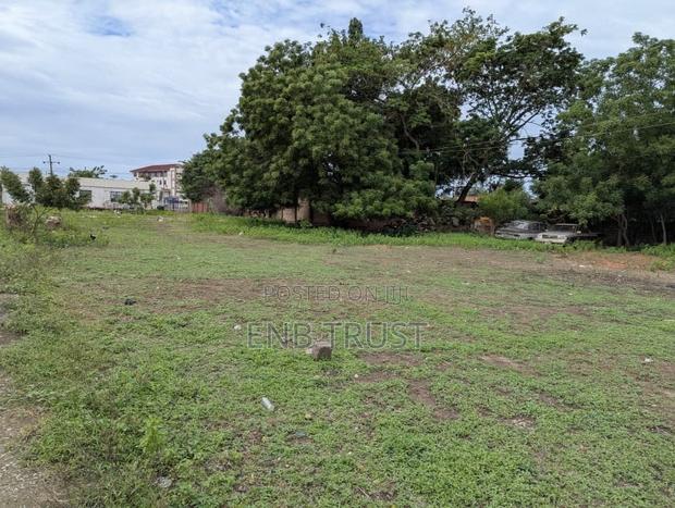 14 Plots of Land for Sale at Dzorwulu Main Road · Photo 5