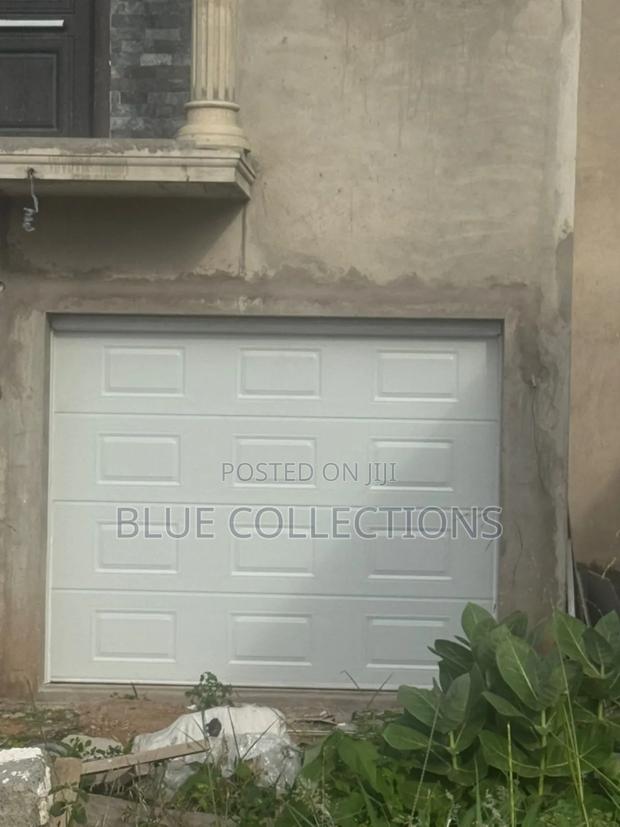 Morden Garage Door · Photo 1
