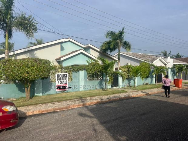 5bdrm House in Mataheko Tema Metropolitan for sale · Photo 1