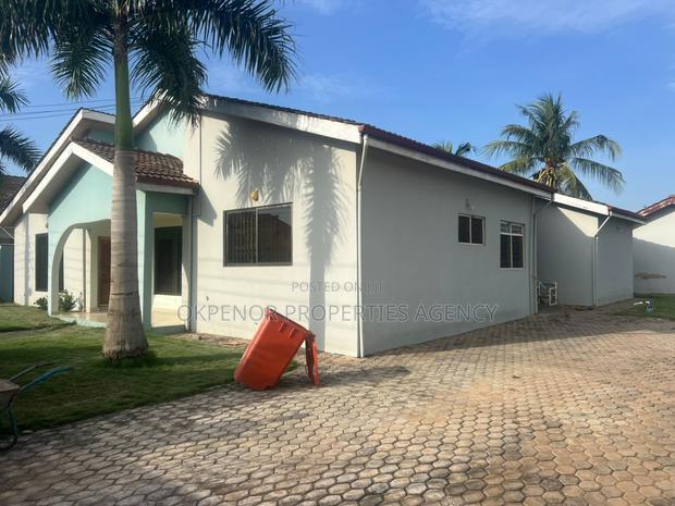 5bdrm House in Mataheko Tema Metropolitan for sale · Photo 4