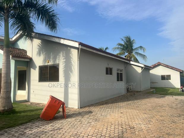 5bdrm House in Mataheko Tema Metropolitan for sale · Photo 6