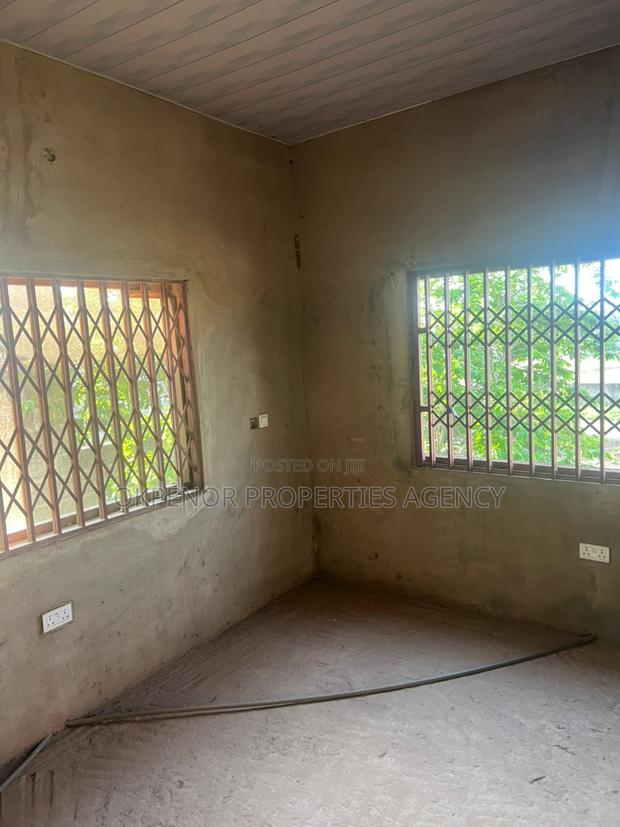 6bdrm House in Afienya, Tema Metropolitan for sale · Photo 6