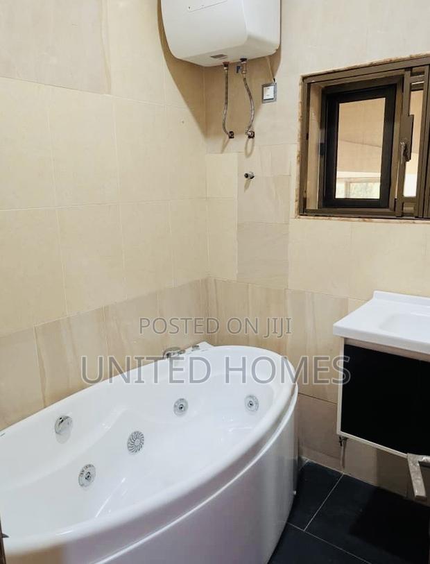 8 Bedrooms for Rent at Cantonment · Photo 8