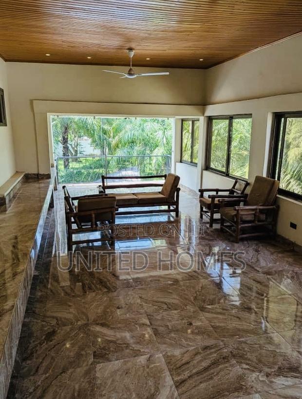 8 Bedrooms for Rent at Cantonment · Photo 6