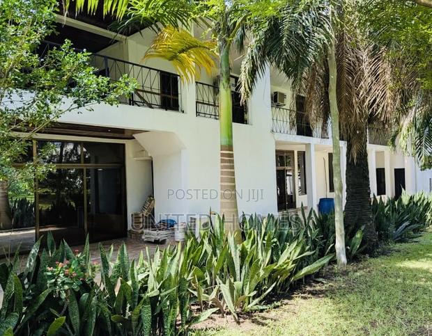 8 Bedrooms for Rent at Cantonment · Photo 5