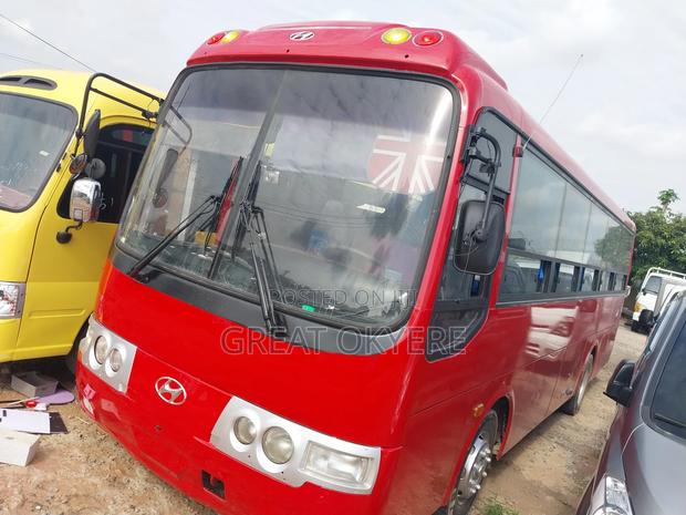 Hyundai Aero Town 2010 Red · Photo 4